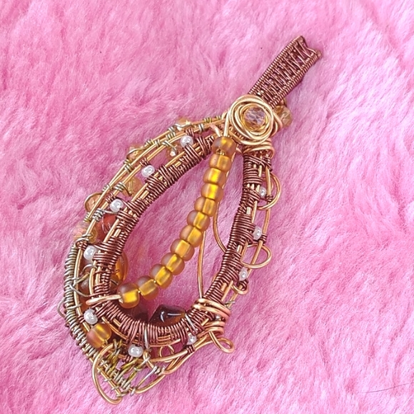 NWT Beautiful Handcrafted Autumn Leaf Brass Pendant - Picture 2 of 4